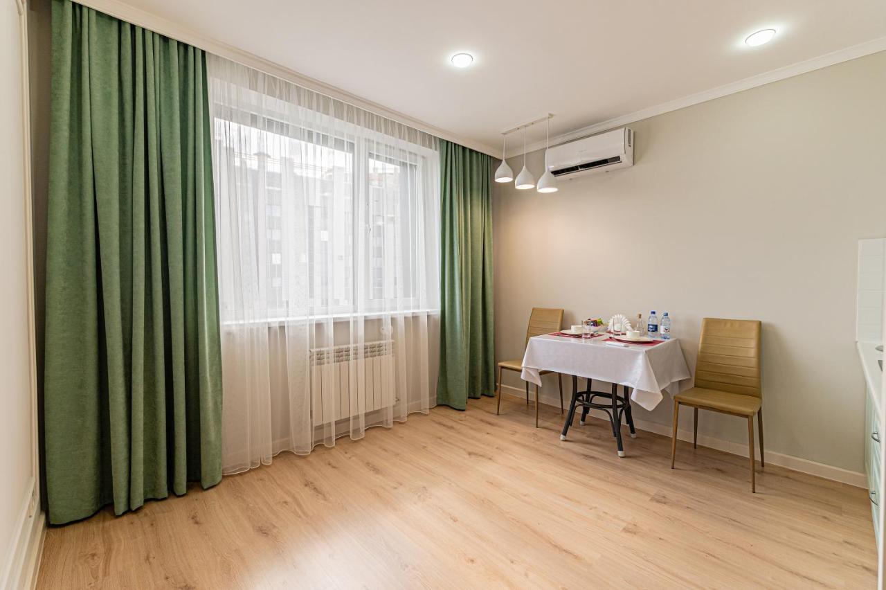 Золотой Квадрат Астаны Appartement Astana Buitenkant foto